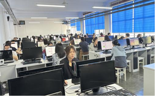 西安工業(yè)大學(xué)數(shù)字化考試服務(wù)中心 以軟件技術(shù)服務(wù)驅(qū)動(dòng)高效運(yùn)營，贏得名校名企青睞